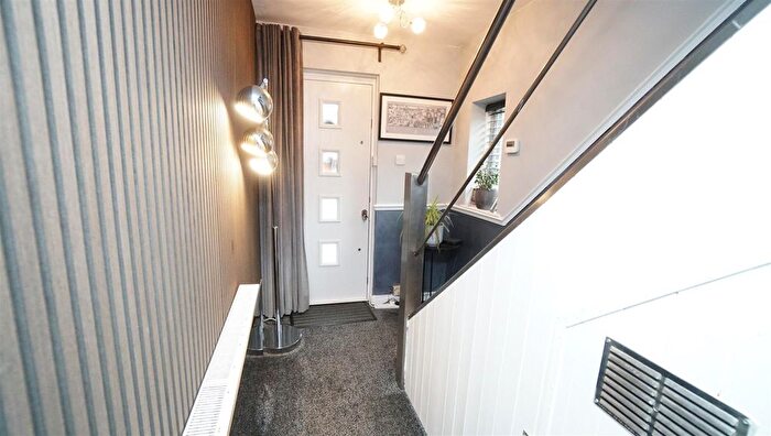 3 Bedroom Semi-Detached House For Sale In Pellon Terrace, Idle/Thackley Bradford, BD10
