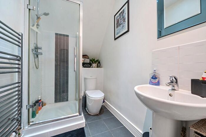 1 Bedroom Flat For Sale In High Wycombe, West Wycombe, Buckinghamshire, HP12