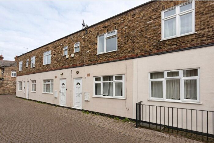 1 Bedroom Terraced House To Rent In Gladstone Mews, Wood Green, N22