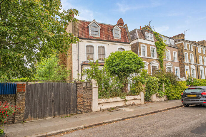 2 Bedroom Flat For Sale In Shaftesbury Road, London, N19