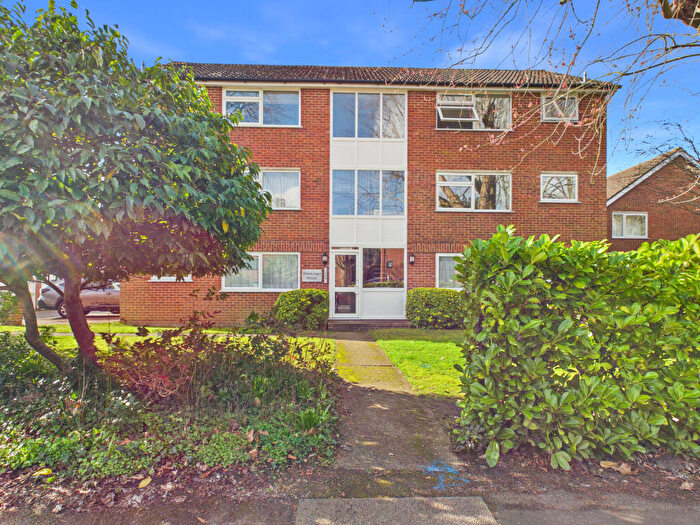 1 Bedroom Apartment To Rent In Ray Park Avenue, Maidenhead, Berkshire, SL6