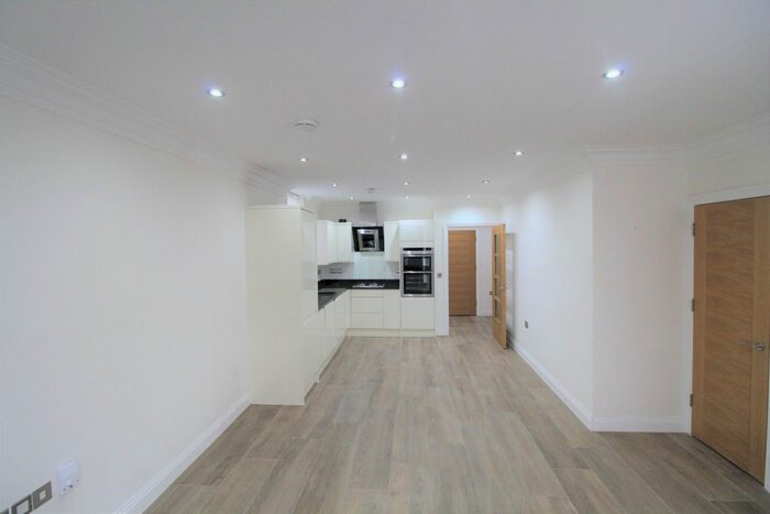 2 Bedroom Flat To Rent In Gunnersbury Lane, Acton, W3