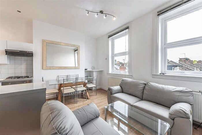 2 Bedroom Flat To Rent In High Road, Willesden Green, NW10