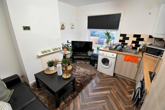 2 Bedroom Flat To Rent In Allesley Old Road, Coventry, CV5
