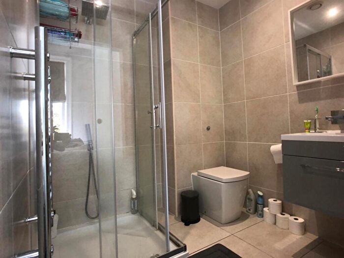 2 Bedroom Apartment To Rent In Flat Hanover House, Clarendon Road, Leeds, LS2