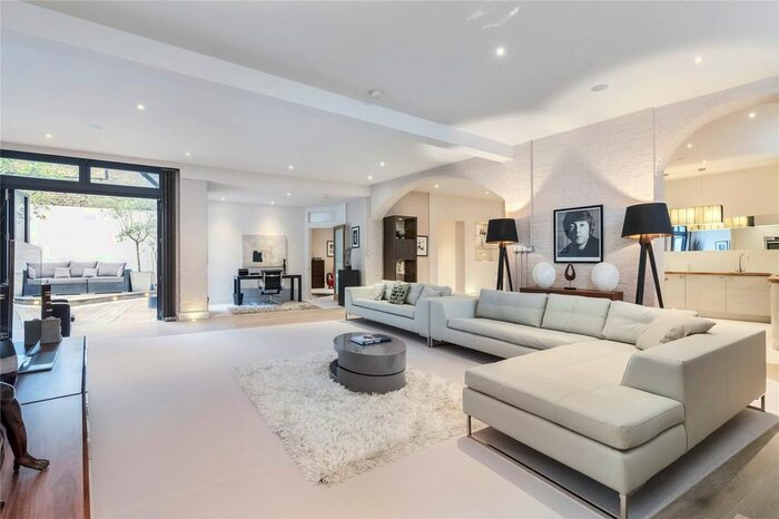 4 Bedroom Flat To Rent In Roland Gardens, South Kensington, London, SW7