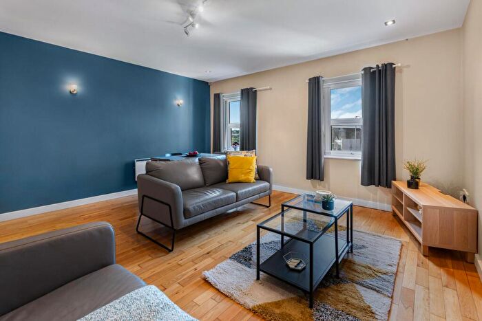 1 Bedroom Flat To Rent In Victoria Terrace, Leeds, LS3