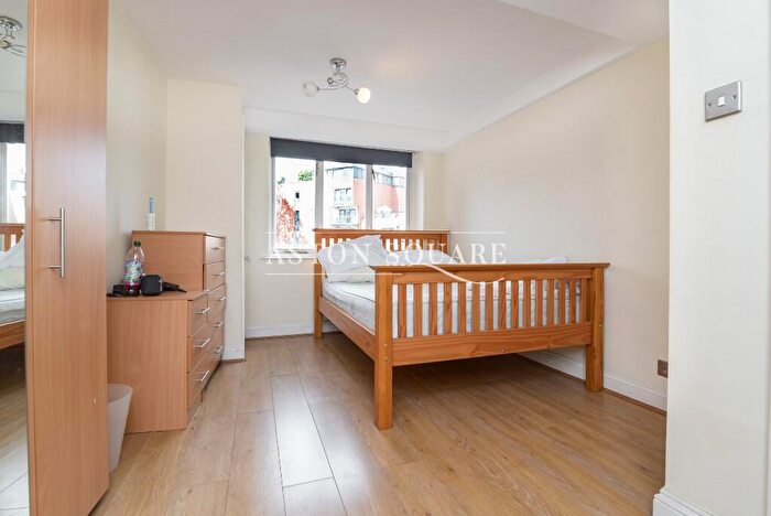 2 Bedroom Flat To Rent In Charterhouse Buildings, London, EC1M