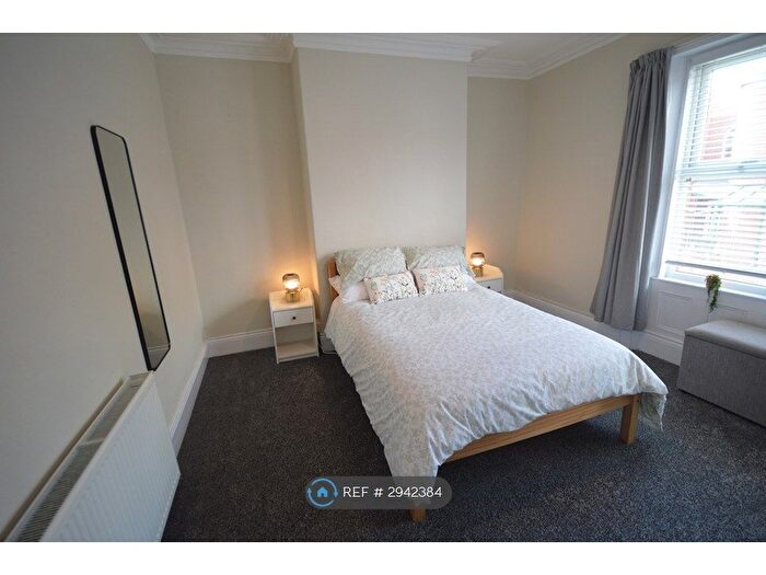 3 Bedroom Flat To Rent In Wingrove Gardens, Newcastle Upon Tyne, NE4