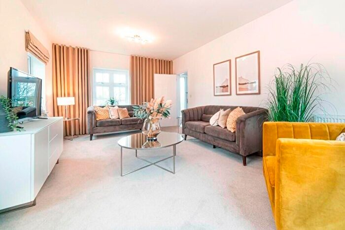 4 Bedroom Semi Detached House To Rent In Elm Park, Exeter, EX2