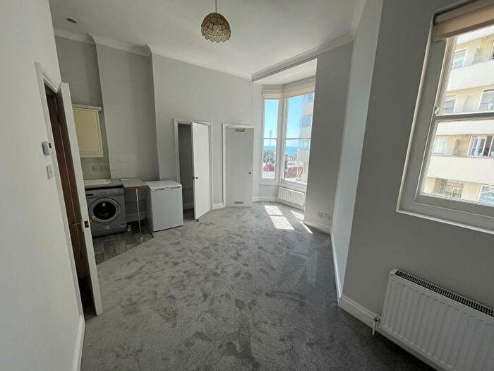 Flat To Rent In Berkeley Court, Kings Road, Brighton, BN1