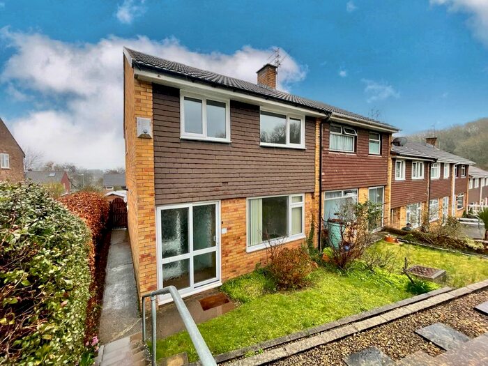 3 Bedroom End Of Terrace House To Rent In Cowslip Drive, Penarth, CF64