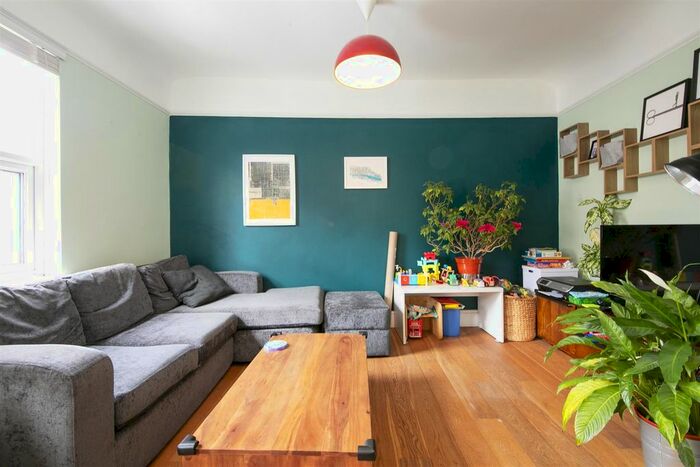 2 Bedroom Flat To Rent In Tooting High Street, Tooting, Tooting, SW17