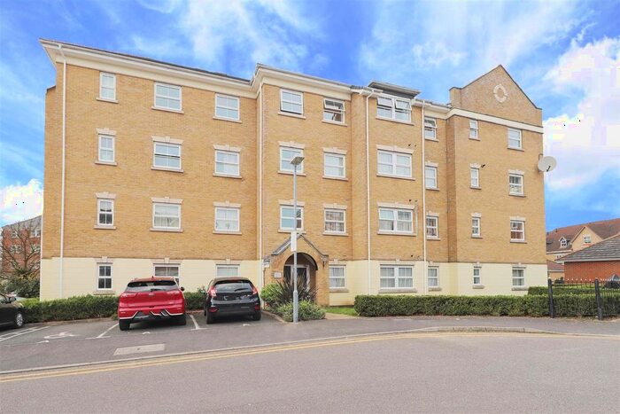 2 Bedroom Flat To Rent In Crispin Way, Hillingdon, UB8