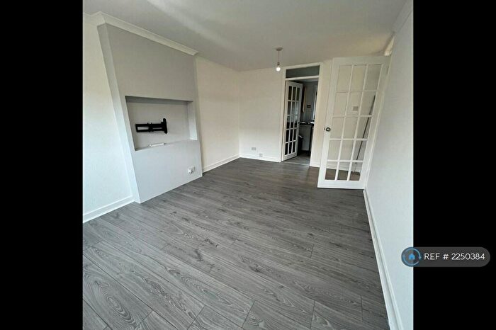 1 Bedroom Flat To Rent In Calder Crescent, Edinburgh, EH11