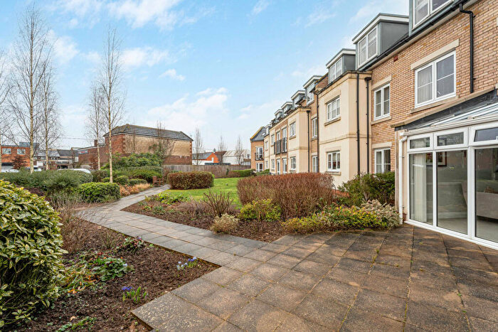 2 Bedroom Apartment For Sale In Linden Lodge, Bicester, OX26