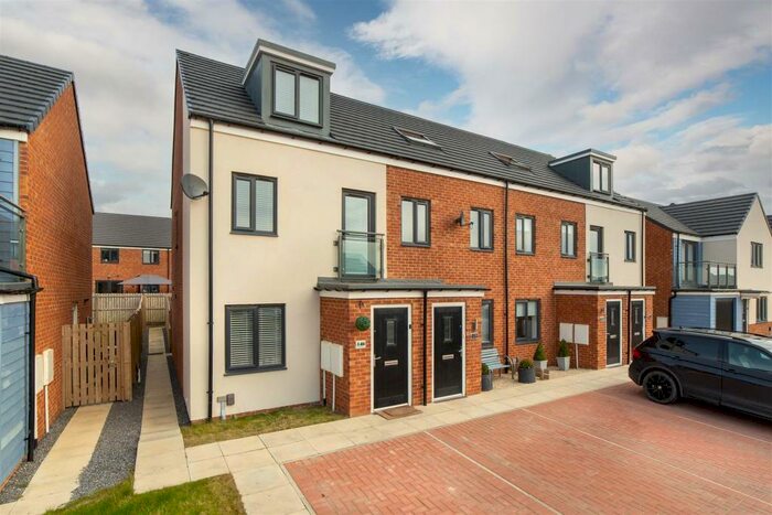 3 Bedroom Town House To Rent In Roseden Way, Great Park, Newcastle Upon Tyne, NE13