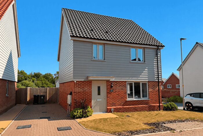 3 Bedroom Detached House For Sale In Daisy Way, Acle, NR13