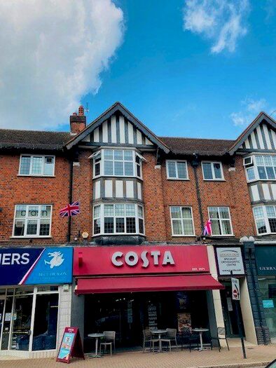 4 Bedroom Flat To Rent In Packhorse Road, Gerrards Cross, Buckinghamshire, SL9