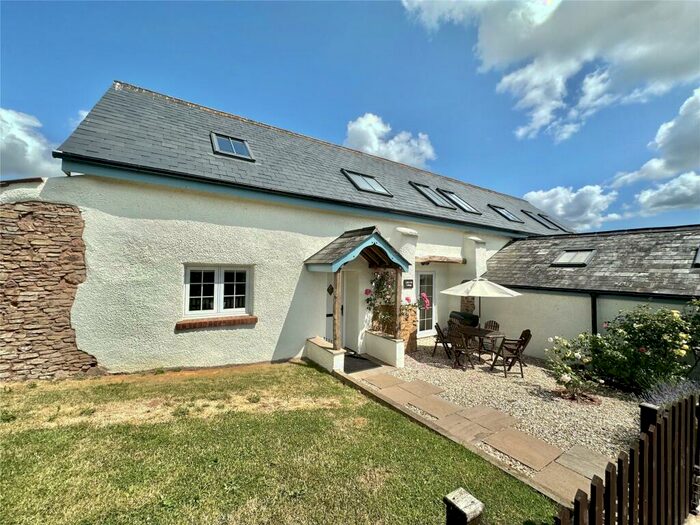 3 Bedroom Barn Conversion To Rent In Devon, EX15
