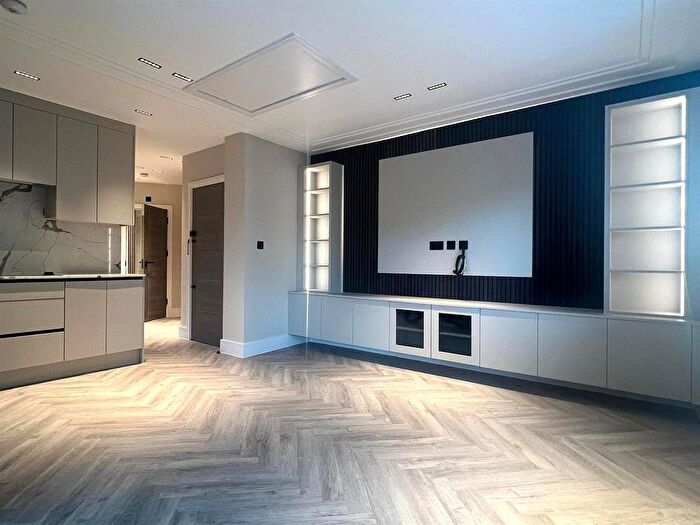 2 Bedroom Flat To Rent In Arlington Gardens, Cranbrook, Ilford, IG1