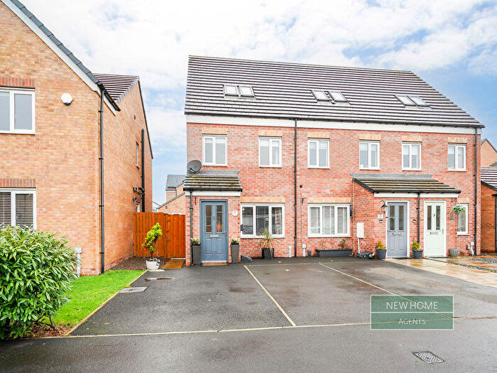 3 Bedroom End Of Terrace House For Sale In Bronte Way, South Shields, NE34