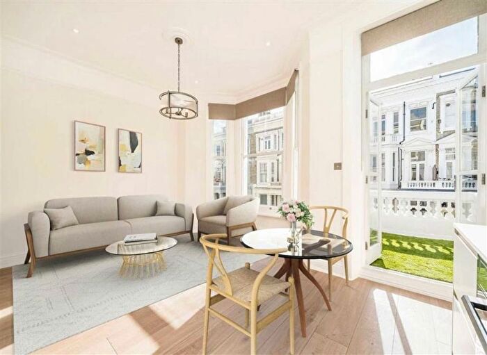2 Bedroom Flat To Rent In Fairholme Road, West Kensington, W14