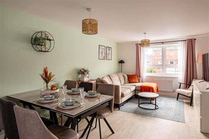 2 Bedroom Apartment For Sale In Skylark Avenue, Peacehaven, BN10