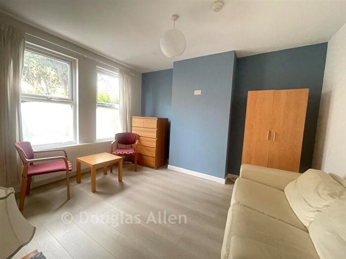 2 Bedroom Ground Maisonette For Sale In Chewton Road, Walthamstow, E17