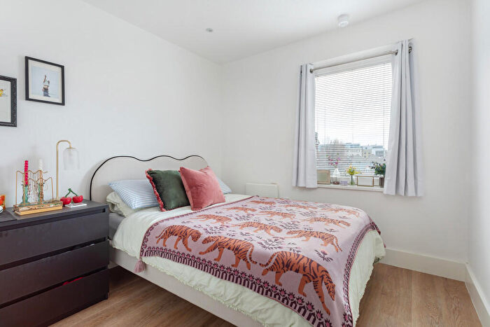 2 Bedroom Apartment For Sale In Tiltman Place, Finsbury Park, Islington, N7