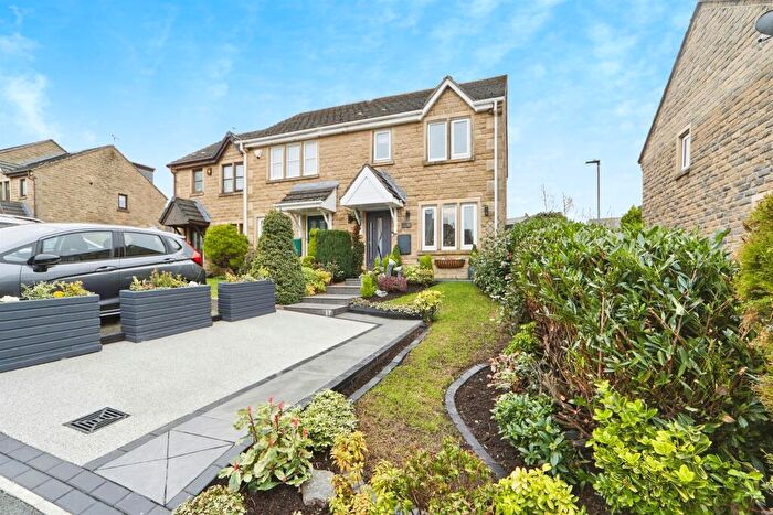 3 Bedroom End Of Terrace House For Sale In Berrington Way, Oakworth, Keighley, BD22