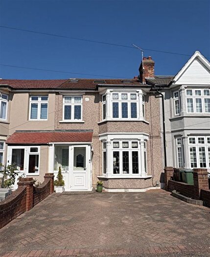 4 Bedroom Property For Sale In Middleton Avenue, London, E4