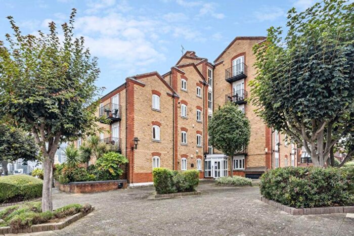 2 Bedroom Flat For Sale In Rotherhithe Street, Rotherhithe, SE16