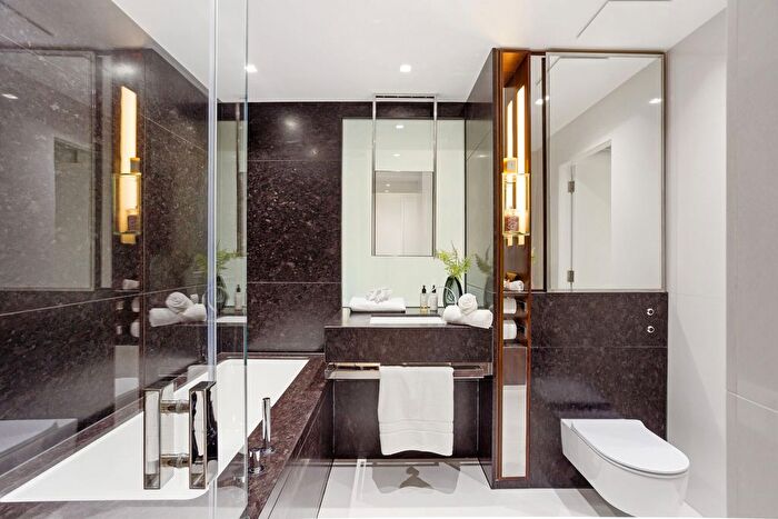 2 Bedroom Flat For Sale In Pan Peninsula Square, London, E14