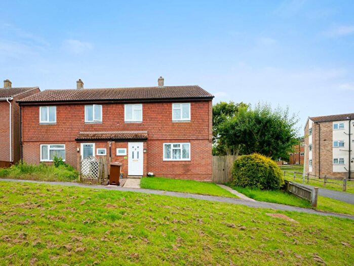 3 Bedroom Semi-Detached House To Rent In Observatory View, Hailsham, BN27