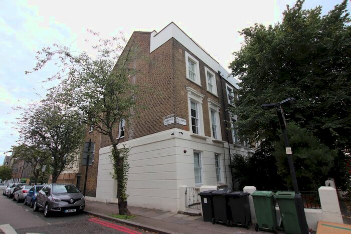 Studio To Rent In Tollington Road, London, N7