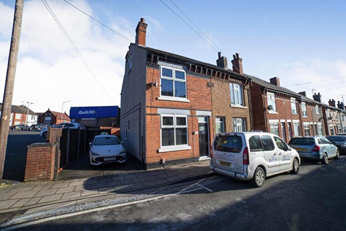 3 Bedroom End Of Terrace House For Sale In Oak Tree Road, Sutton-in-Ashfield, Nottinghamshire, NG17