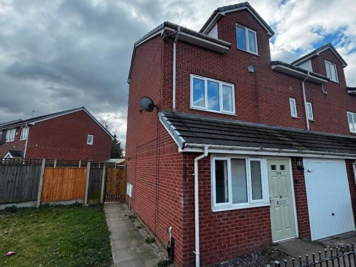4 Bedroom Semi-Detached House To Rent In Abbey Hey Lane, Gorton, Manchester, M18