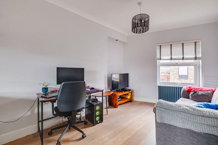 1 Bedroom Terraced House For Sale In Lillie Road, Fulham, SW6