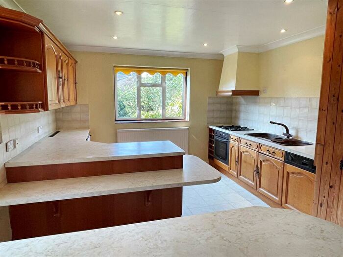 2 Bedroom Bungalow For Sale In Falkland Drive, Newbury, RG14