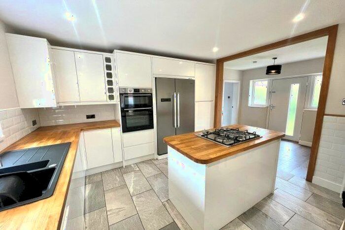 3 Bedroom Property To Rent In Motehall Drive, Sheffield, S2