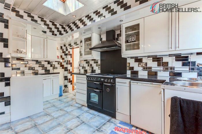 5 Bedroom Terraced House For Sale In Hoxton Street, Bradford, West Yorkshire, BD8