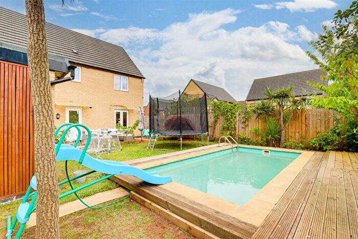 4 Bedroom Detached House For Sale In Chalfont Drive, Beechdale, Nottinghamshire, NG8