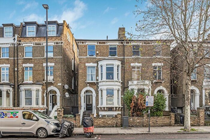 1 Bedroom Flat To Rent In South Lambeth Road, Stockwell, SW8