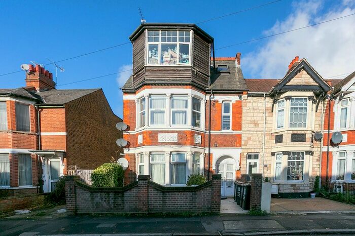 1 Bedroom Flat To Rent In Whippendell Road, Watford, Hertfordshire, WD18