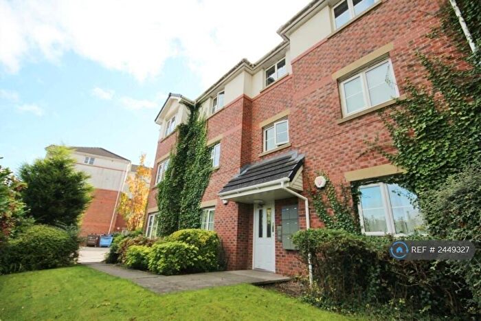 2 Bedroom Flat To Rent In Lever Court, Salford, M7