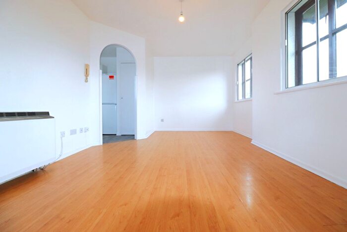 2 Bedroom Flat To Rent In Clifton Walk, Dartford, DA2