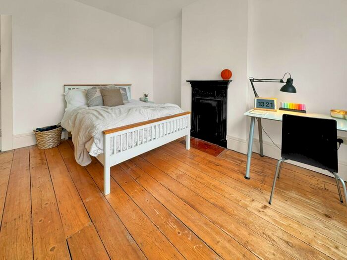 3 Bedroom Flat To Rent In Harborne Park Road, Birmingham, B17