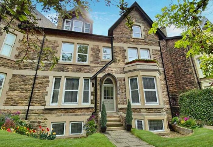 2 Bedroom Flat For Sale In Grove Road, Harrogate, HG1