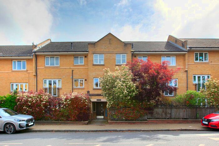 2 Bedroom Flat To Rent In Assisi Court, St James's Drive, SW12